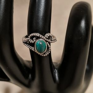 Beautiful Green and Silver Women's Ring Size 6